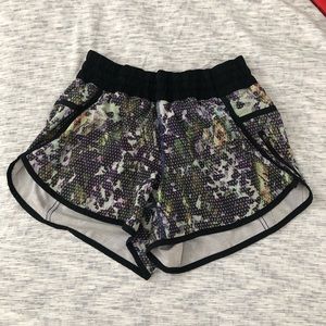 Preloved Lululemon lined running shorts sz 6